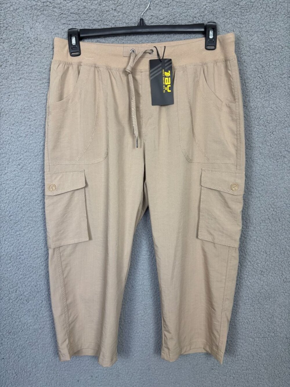 TBY Women's Outdoor Cargo Capri Pants Elastic Waist Drawstring Khaki XL NWT's.